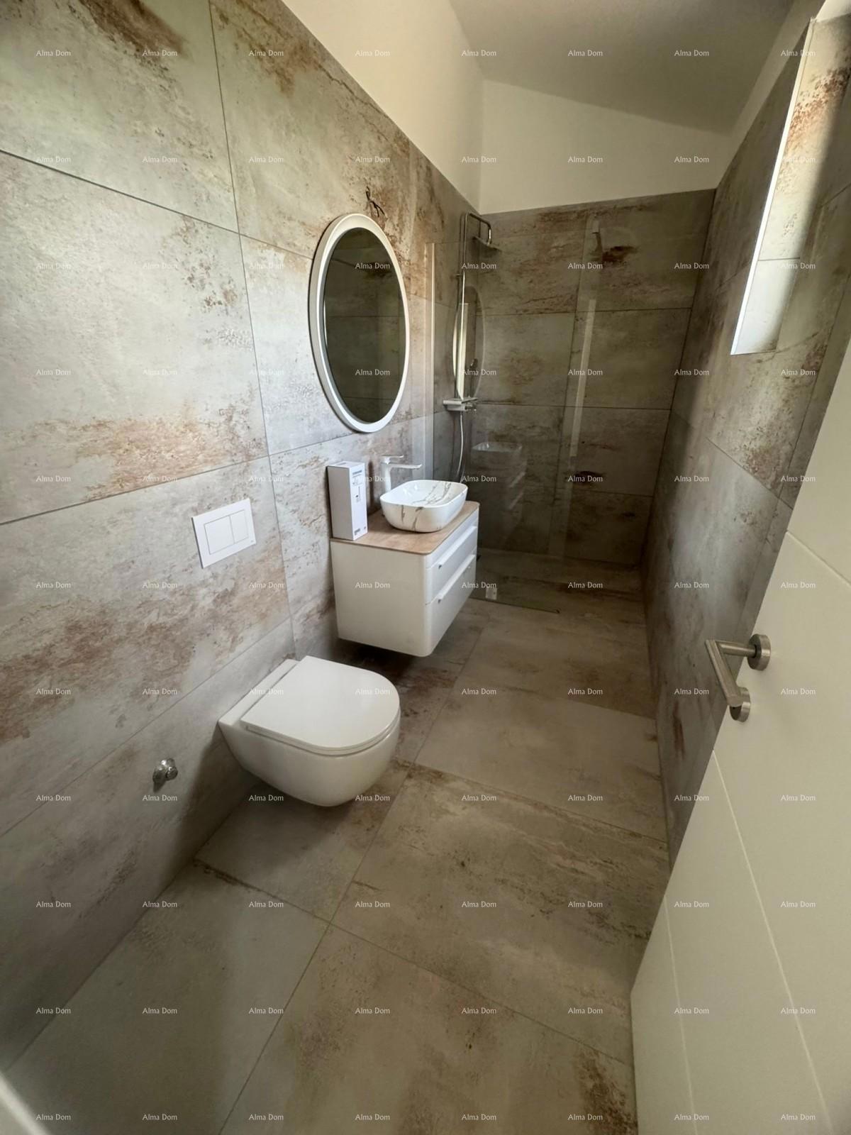 Prodaja - dvojna kuća s grijanim bazenom, okolica Poreča!