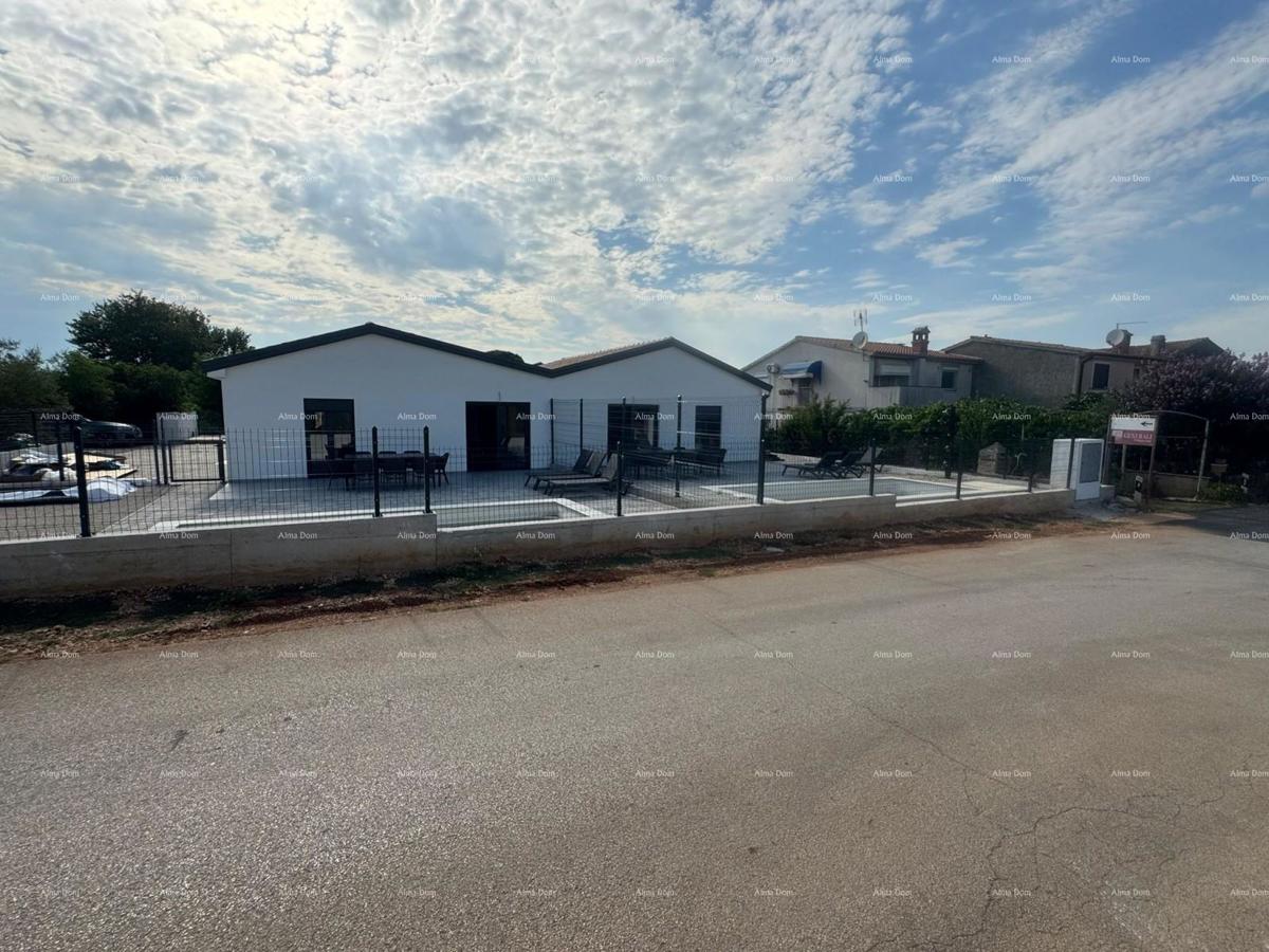 Prodaja - dvojna kuća s grijanim bazenom, okolica Poreča!