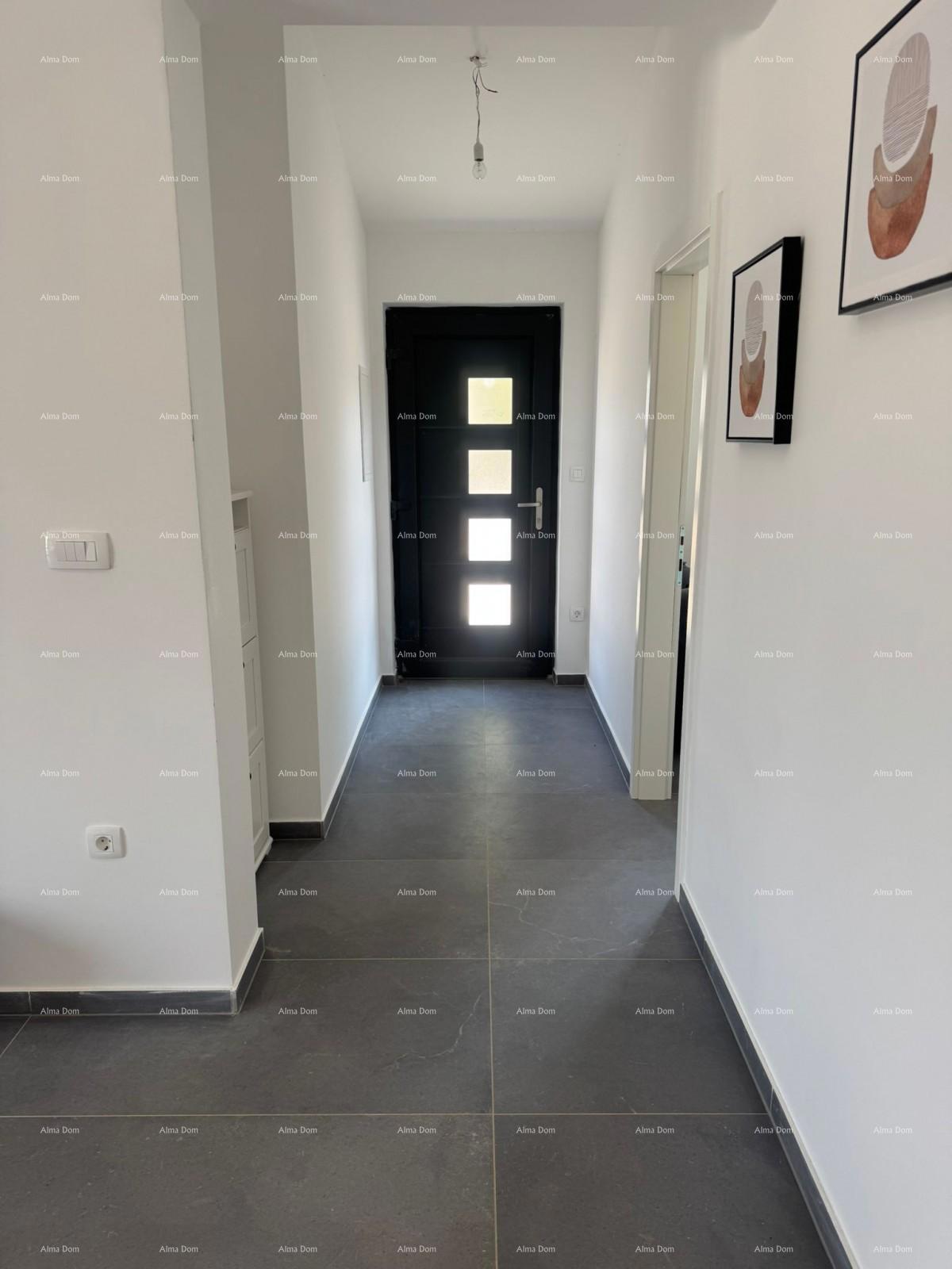 Prodaja - dvojna kuća s grijanim bazenom, okolica Poreča!