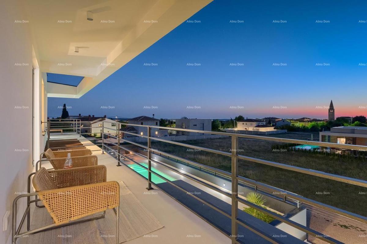 Pula Galižana. Vila s bazenom, zunanjo kuhinjo in pogledom na morje.