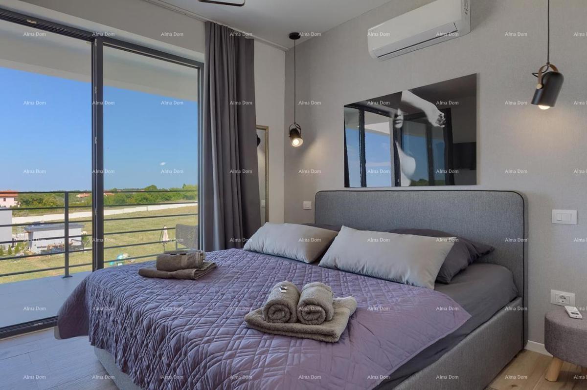 Pula Galižana. Vila s bazenom, zunanjo kuhinjo in pogledom na morje.