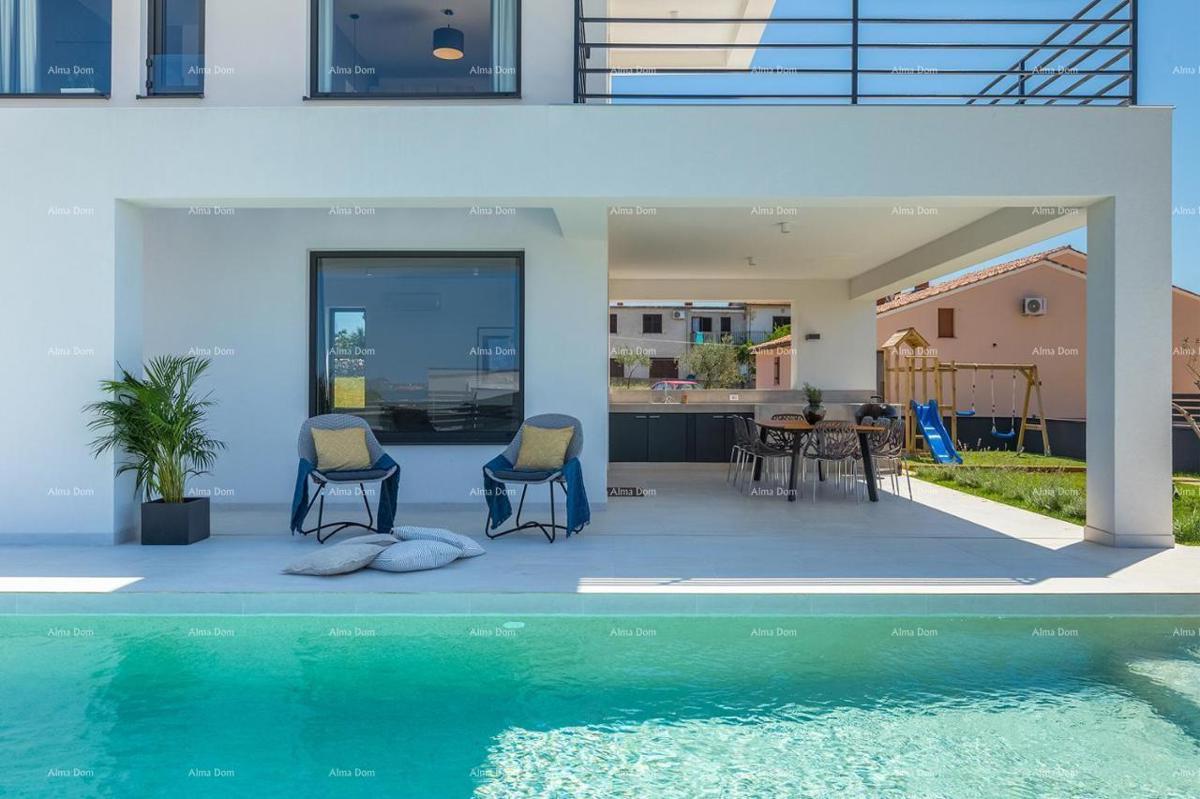 Pula Galižana. Vila s bazenom, zunanjo kuhinjo in pogledom na morje.