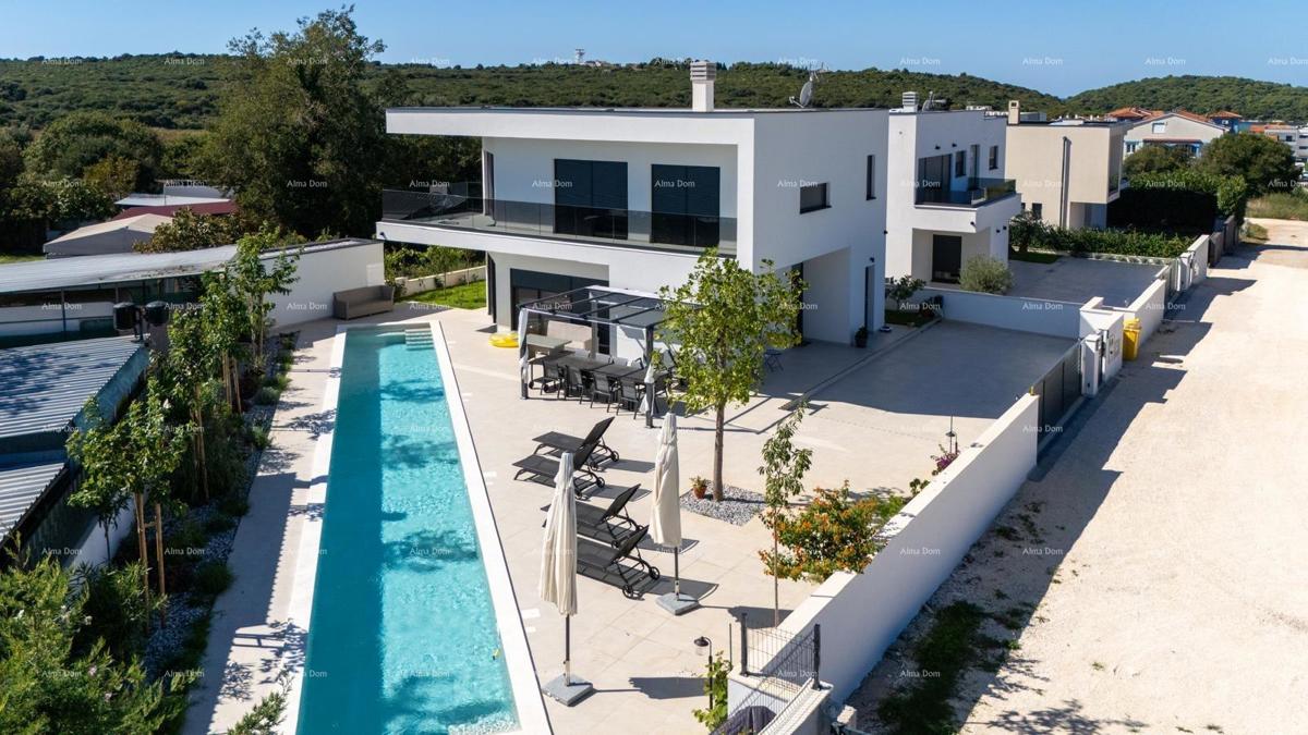 Prodaja - novo zgrajena, moderna in ekskluzivna vila s bazenom, Volme, Pula!