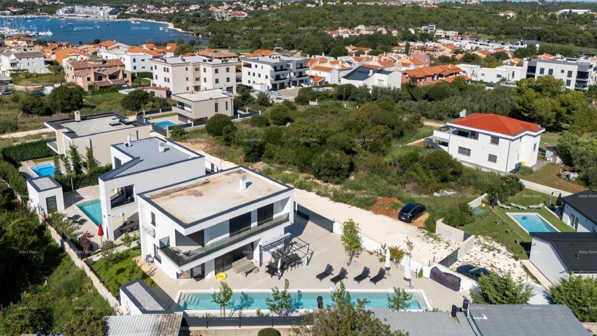 Prodaja - novo zgrajena, moderna in ekskluzivna vila s bazenom, Volme, Pula!