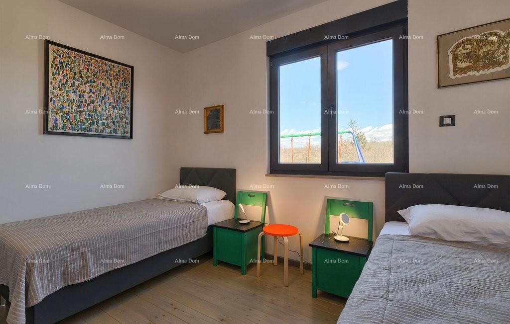 Prizemnica s bazenom! Bližina mjesta Savičente.