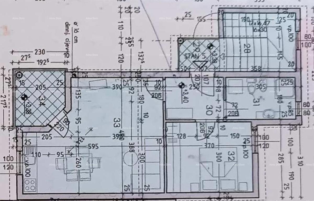 Stanovanje, Valbandon, z 2 parkirnima mestoma in dvoriščem