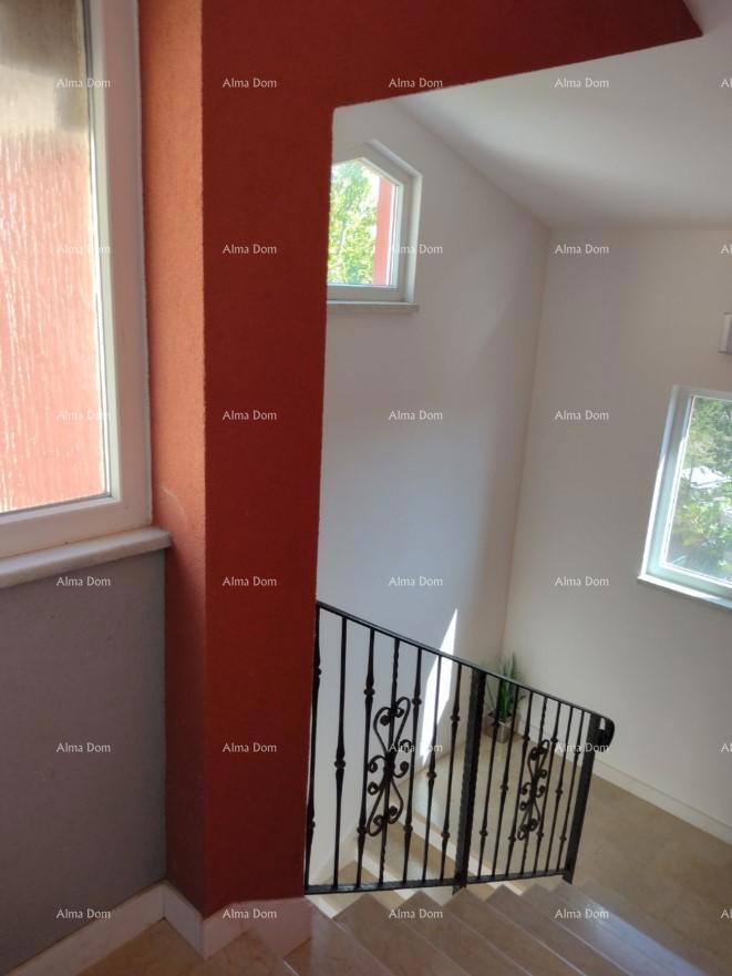 Stanovanje, Valbandon, z 2 parkirnima mestoma in dvoriščem