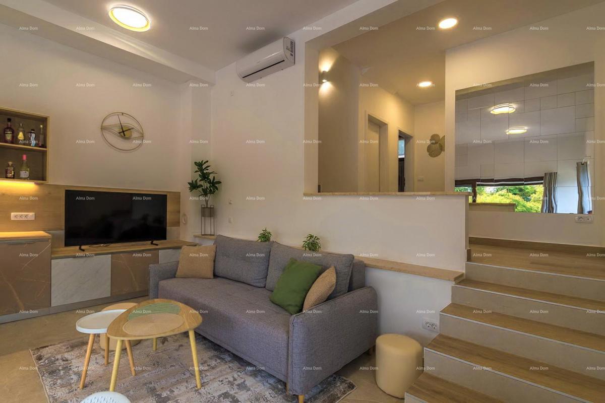 Moderna dvojna hiša s bazenom v mirnem Svetvinčentu, idealna za počitek ali najem!