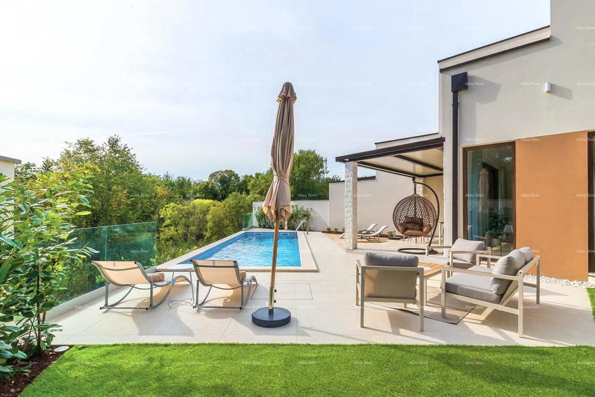 Moderna dvojna hiša s bazenom v mirnem Svetvinčentu, idealna za počitek ali najem!