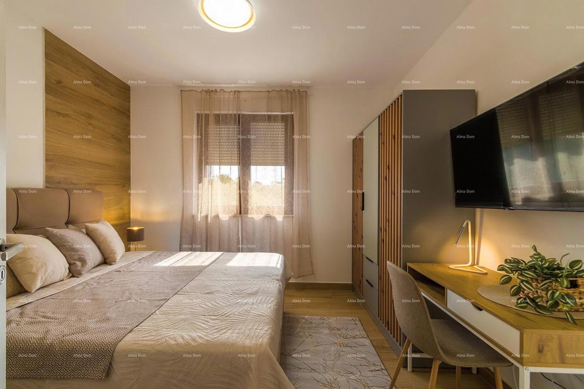 Moderna dvojna hiša s bazenom v mirnem Svetvinčentu, idealna za počitek ali najem!