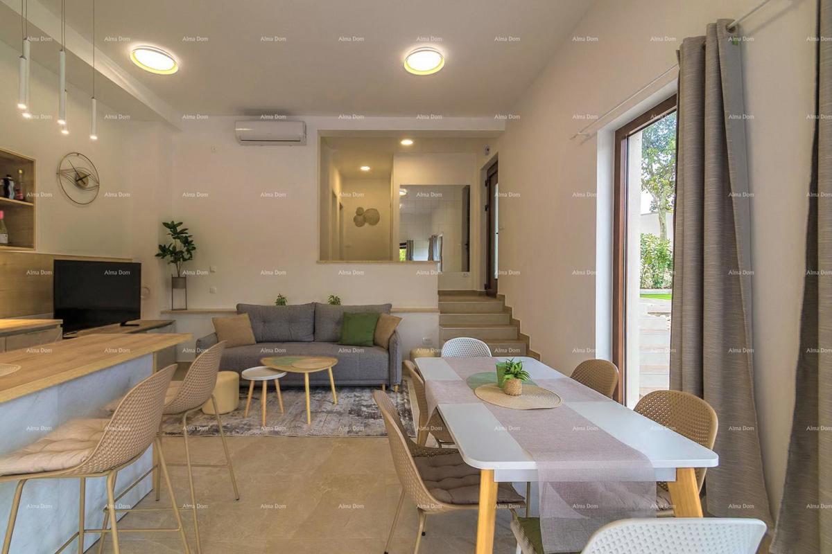 Moderna dvojna hiša s bazenom v mirnem Svetvinčentu, idealna za počitek ali najem!