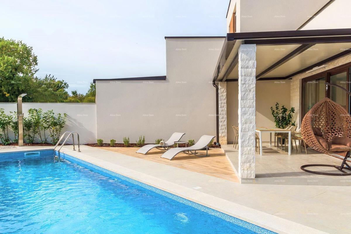 Moderna dvojna hiša s bazenom v mirnem Svetvinčentu, idealna za počitek ali najem!