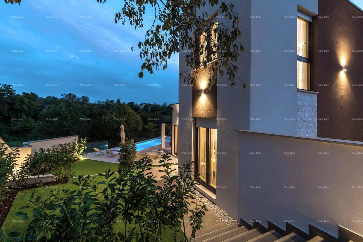 Moderna dvojna hiša s bazenom v mirnem Svetvinčentu, idealna za počitek ali najem!