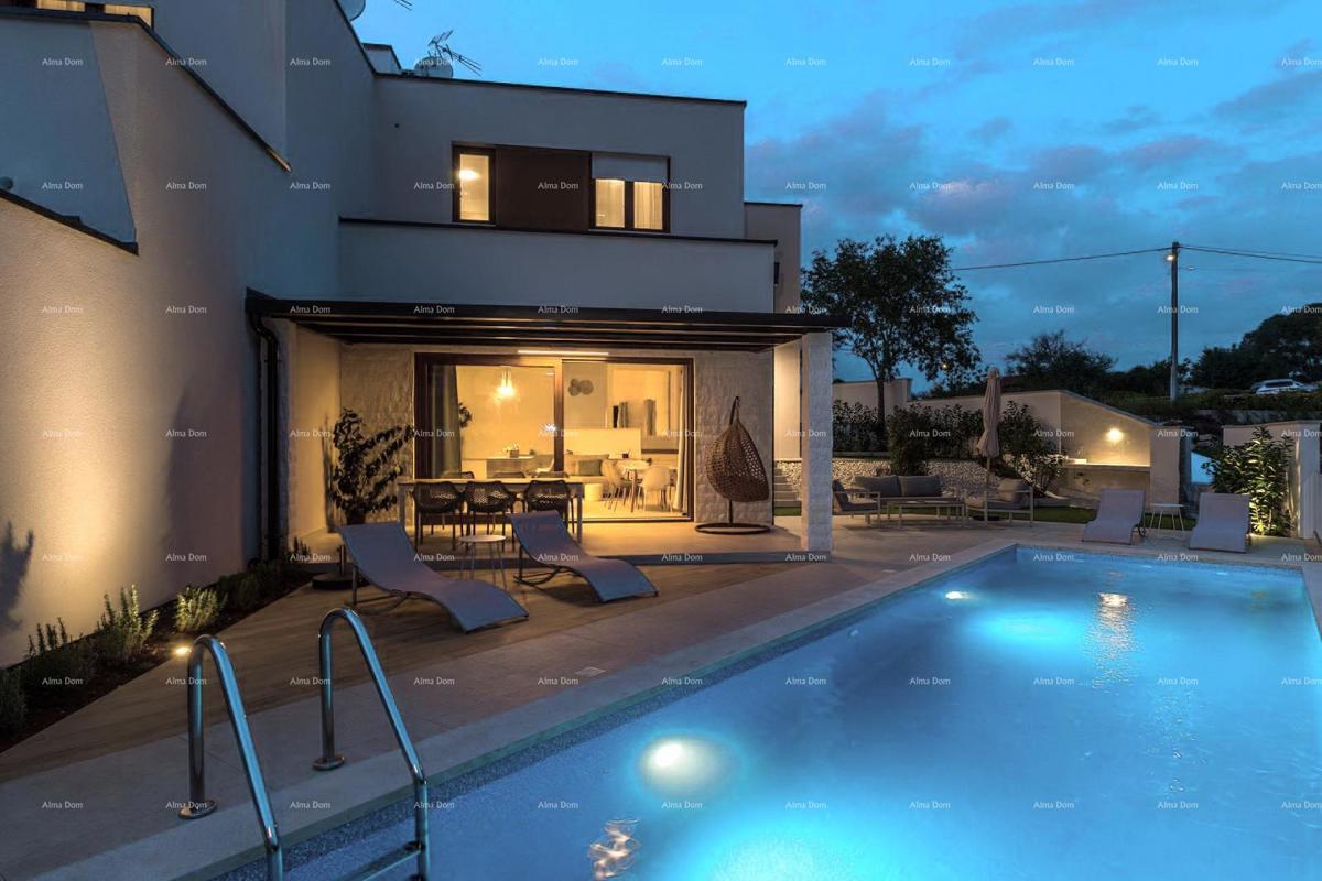 Moderna dvojna hiša s bazenom v mirnem Svetvinčentu, idealna za počitek ali najem!