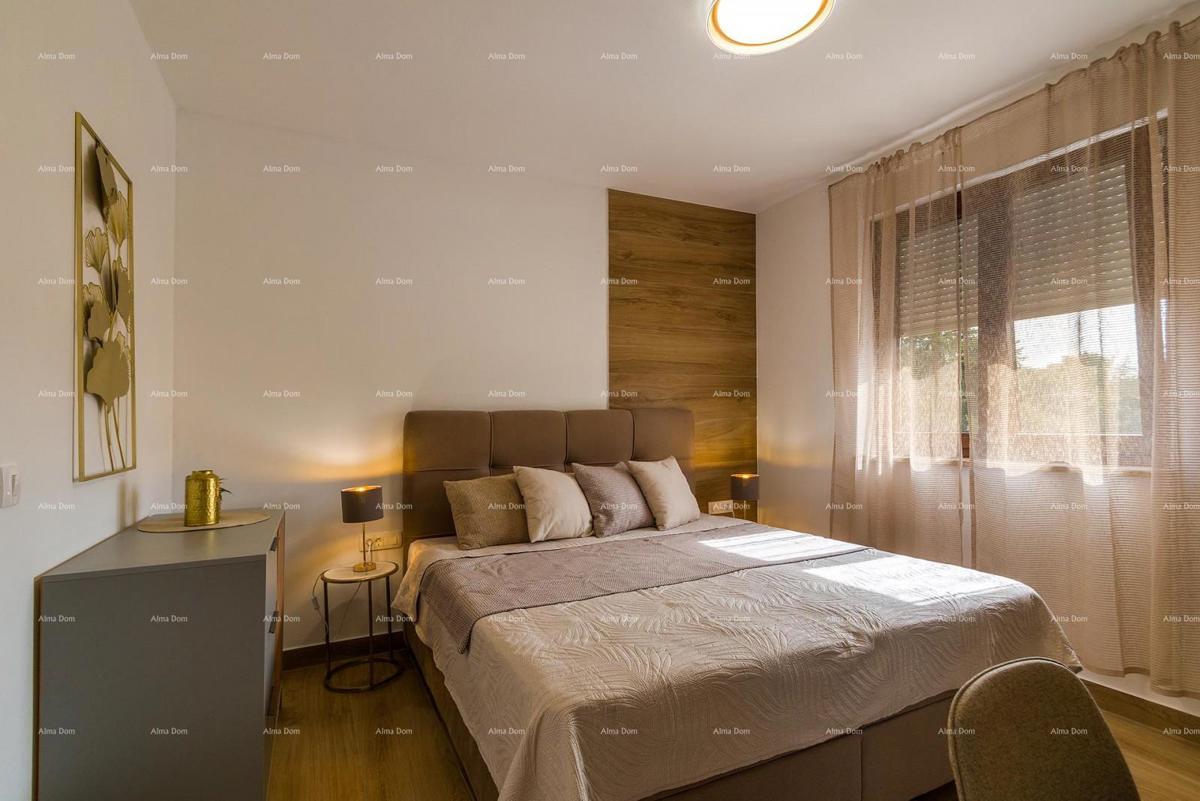 Moderna dvojna hiša s bazenom v mirnem Svetvinčentu, idealna za počitek ali najem!