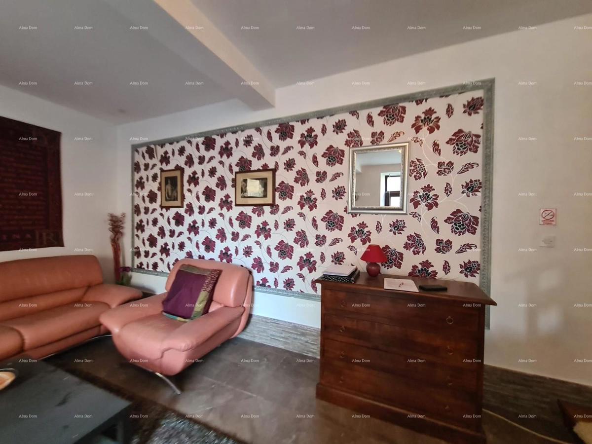 Edinstvena priložnost! Hiša v centru Buzeta – stanovanjsko-poslovni potencial