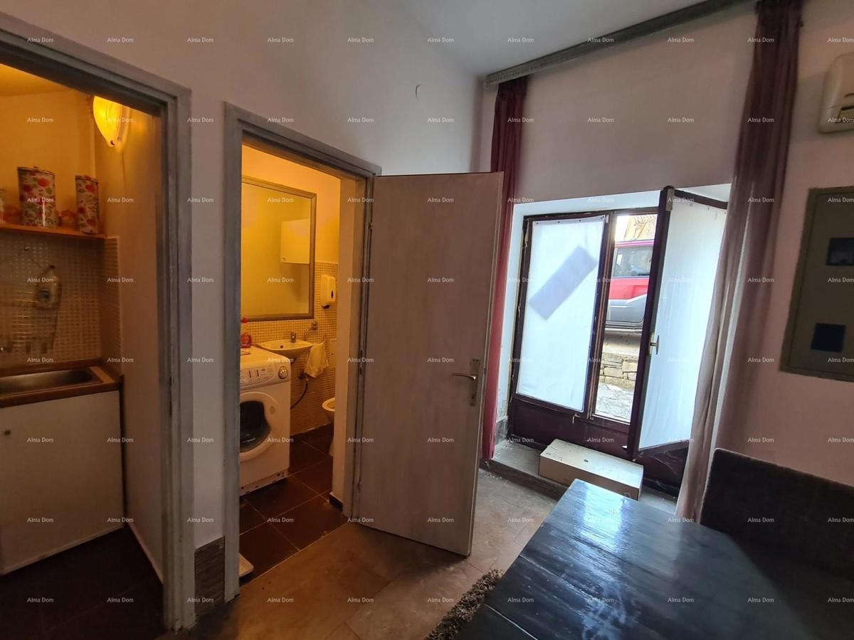 Edinstvena priložnost! Hiša v centru Buzeta – stanovanjsko-poslovni potencial