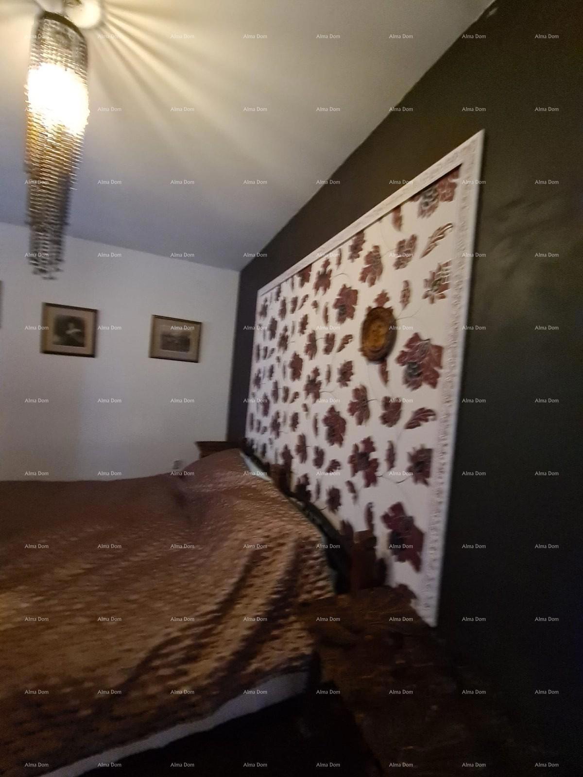 Edinstvena priložnost! Hiša v centru Buzeta – stanovanjsko-poslovni potencial