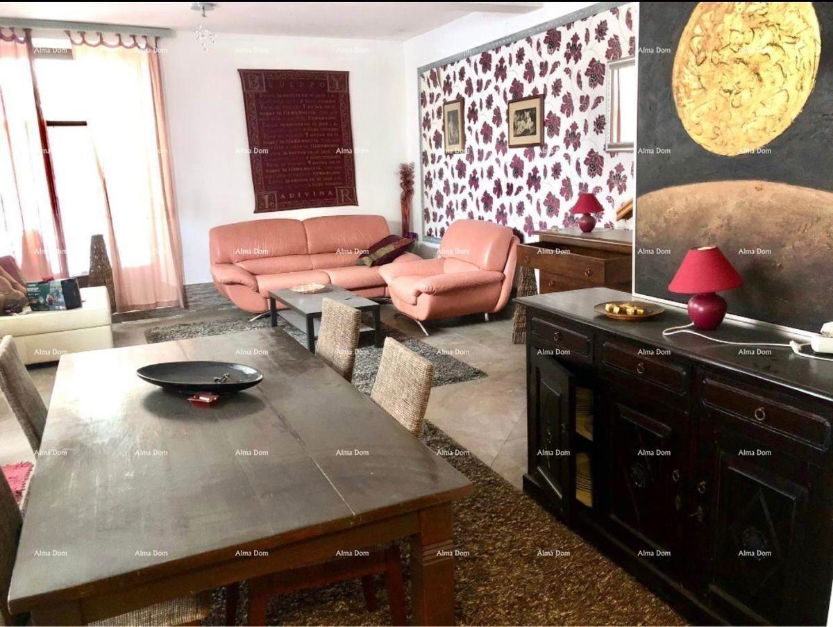 Edinstvena priložnost! Hiša v centru Buzeta – stanovanjsko-poslovni potencial