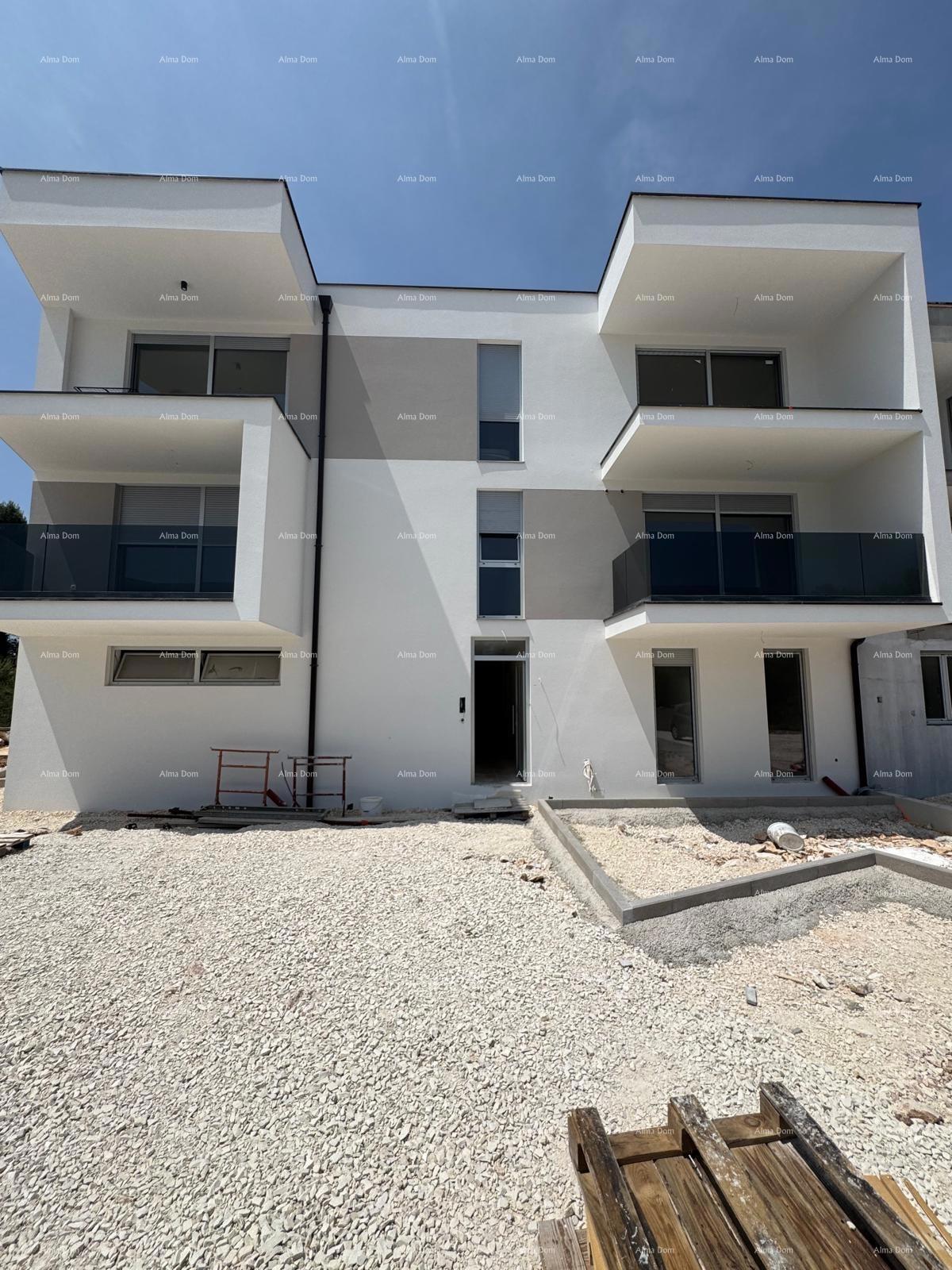 Prodaja luksuznega stanovanja s parkirnim mestom in pogledom na morje, Ližnjan!