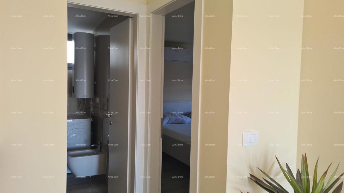 Moderen apartma s parkirnim mestom in shrambo v bloku F, v bližini Umaga!