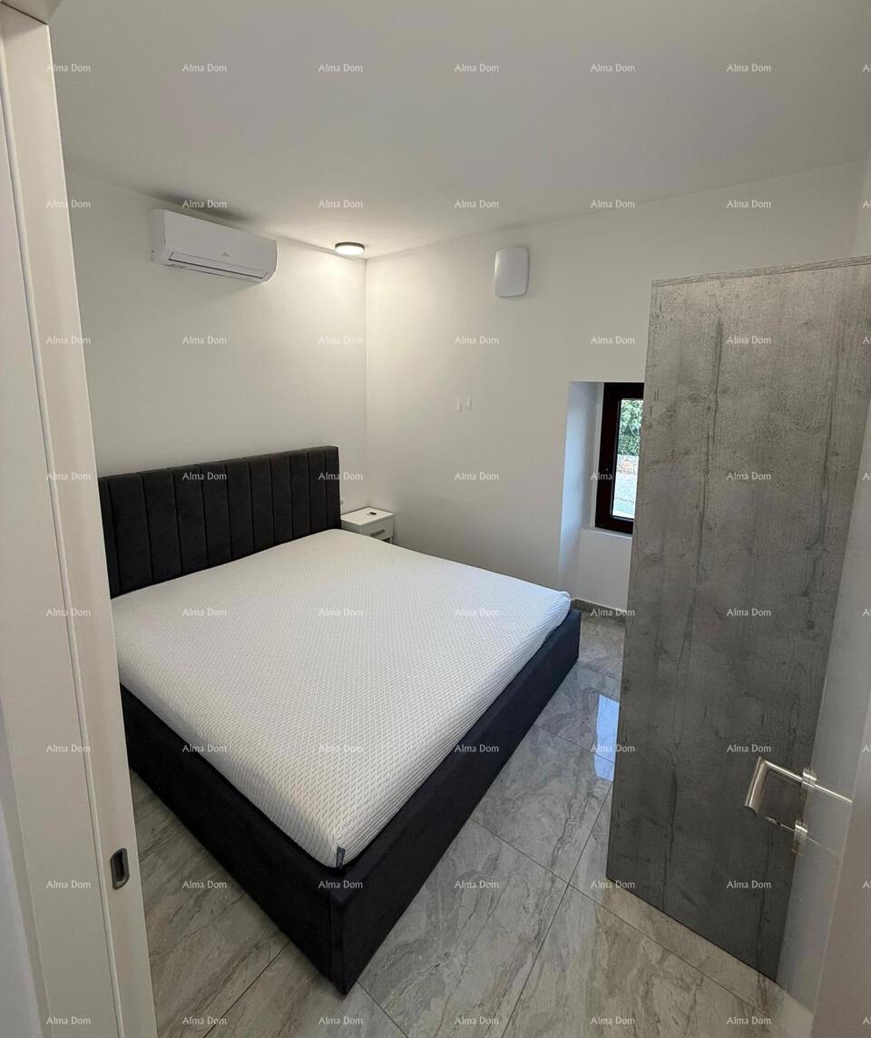 POREČ, Renovirana kamnita hiša s pogledom na morje