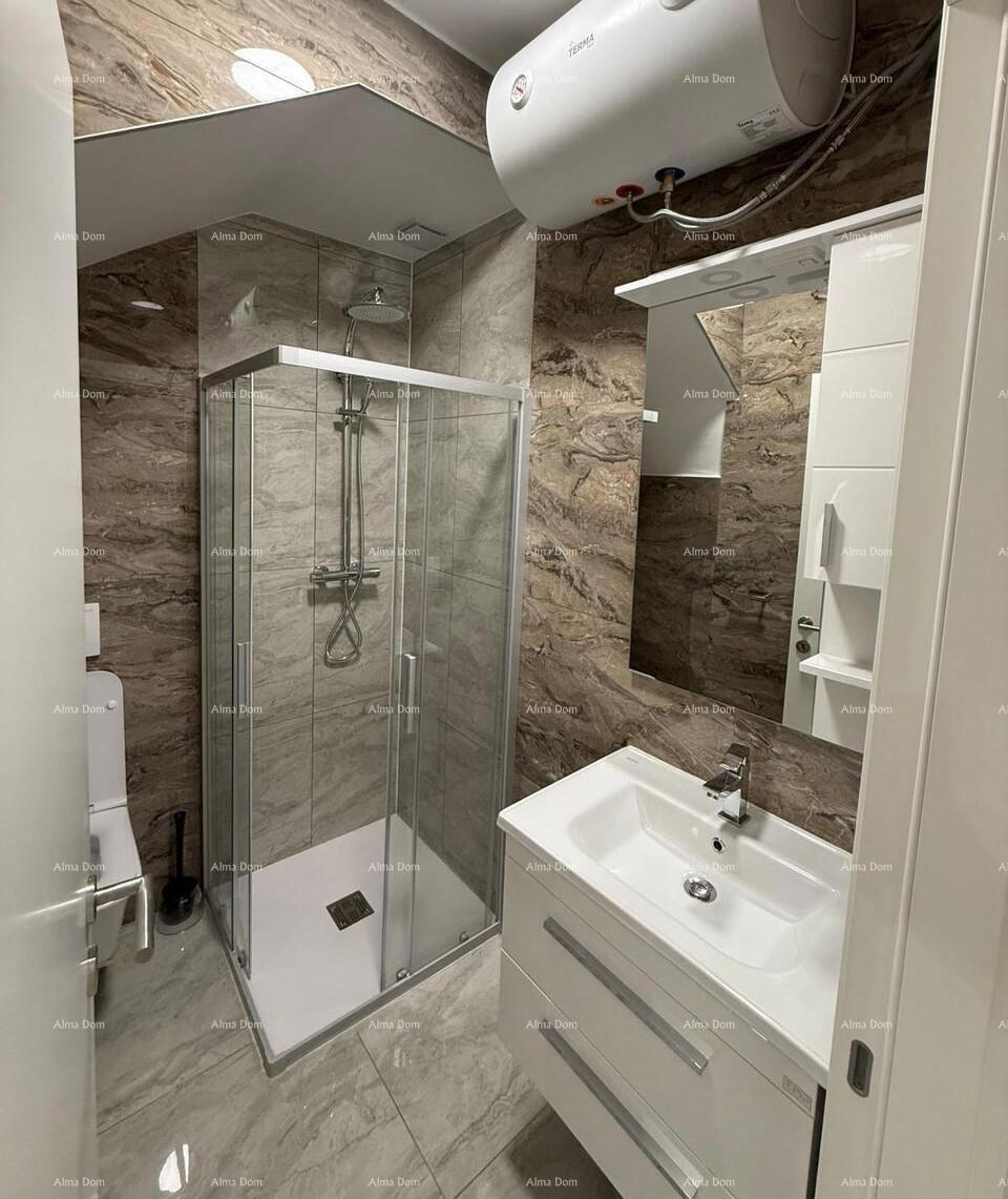 POREČ, Renovirana kamnita hiša s pogledom na morje