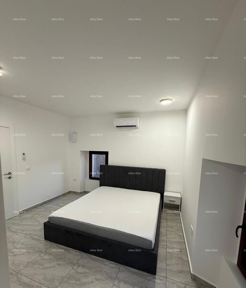 POREČ, Renovirana kamnita hiša s pogledom na morje