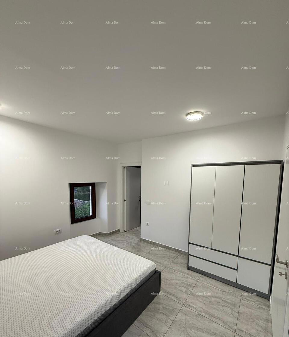 POREČ, Renovirana kamnita hiša s pogledom na morje