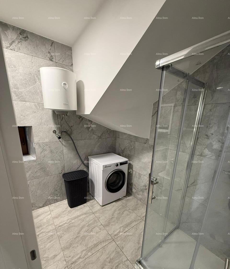 POREČ, Renovirana kamnita hiša s pogledom na morje