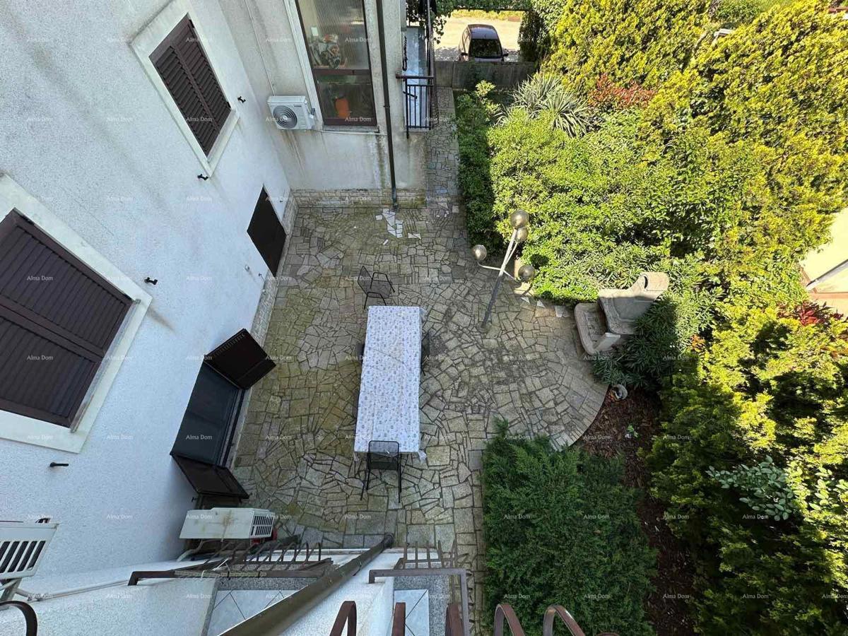 Prodajemo hišo s pet apartmajev na odlični lokaciji!