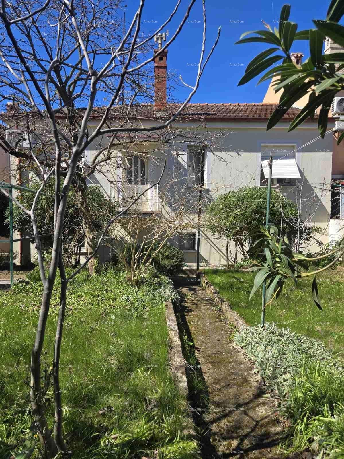 Kaštanjer – hiša z dvema ločenima stanoma, garažo in vrtom velikosti 250 m2 - prodaja!