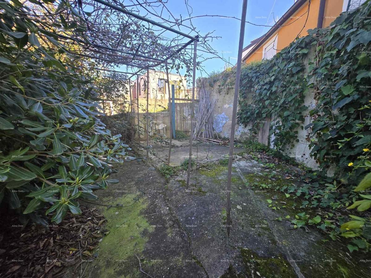 Kaštanjer – hiša z dvema ločenima stanoma, garažo in vrtom velikosti 250 m2 - prodaja!