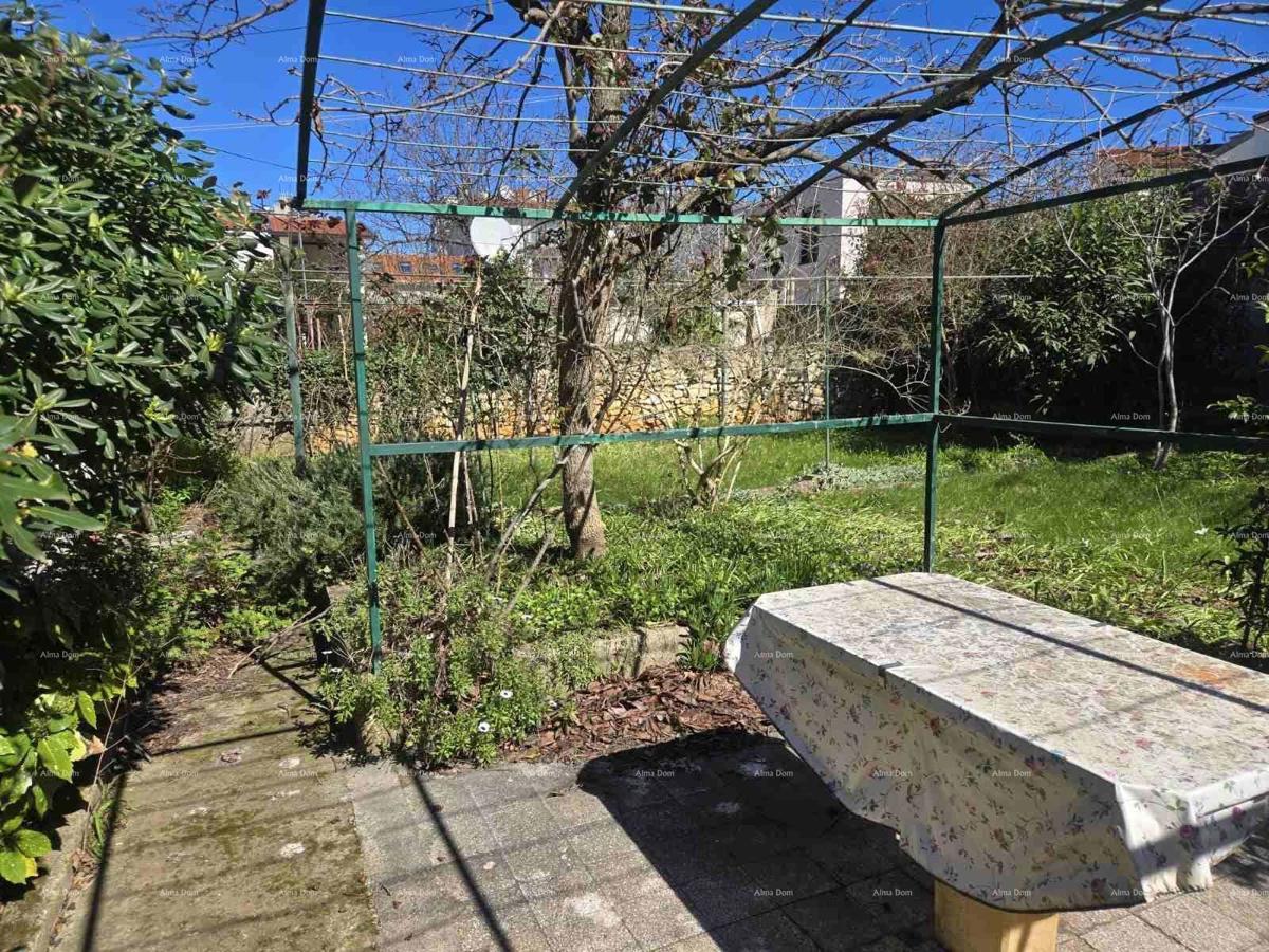 Kaštanjer – hiša z dvema ločenima stanoma, garažo in vrtom velikosti 250 m2 - prodaja!