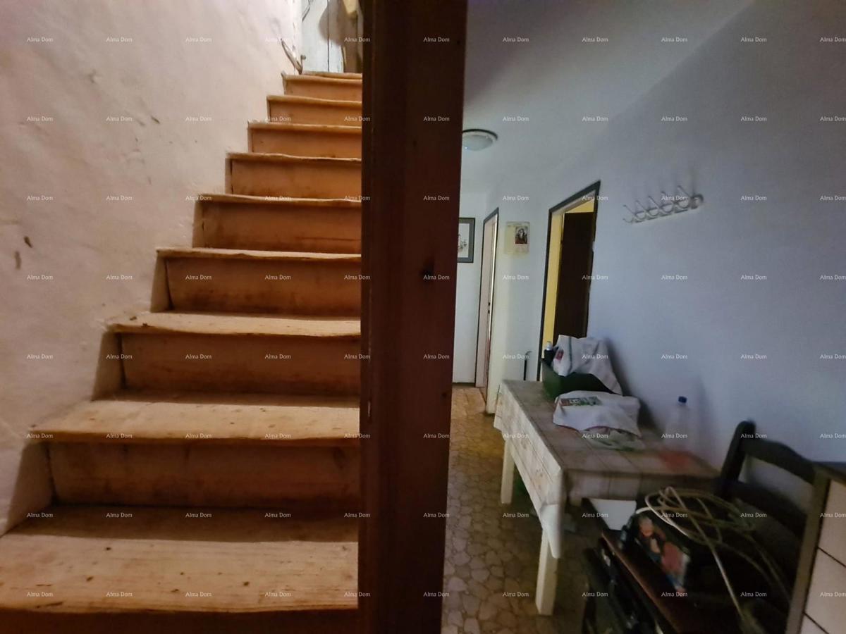 Umag, okolica - avtohtona hiša s parcelo!