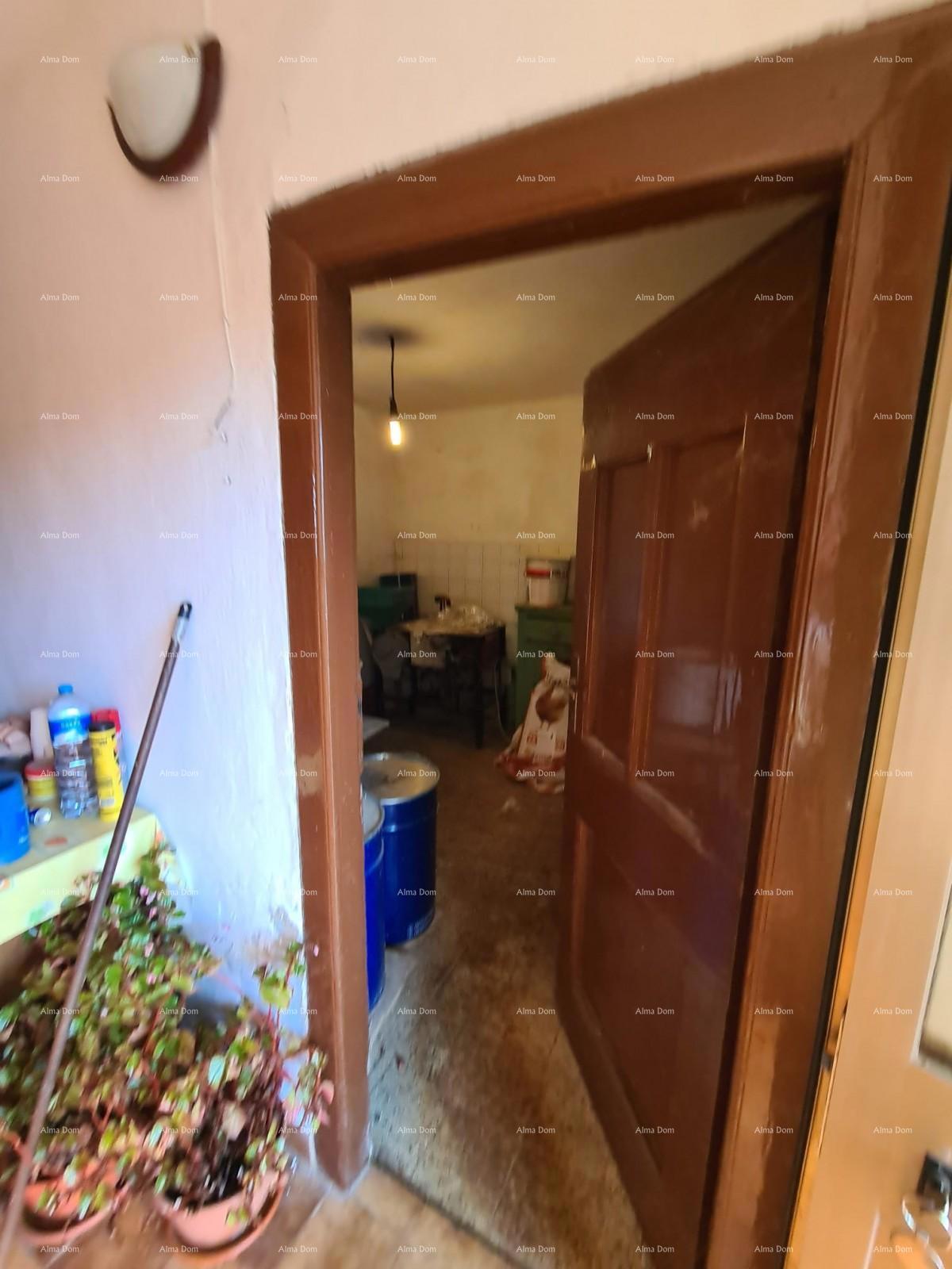 Umag, okolica - avtohtona hiša s parcelo!