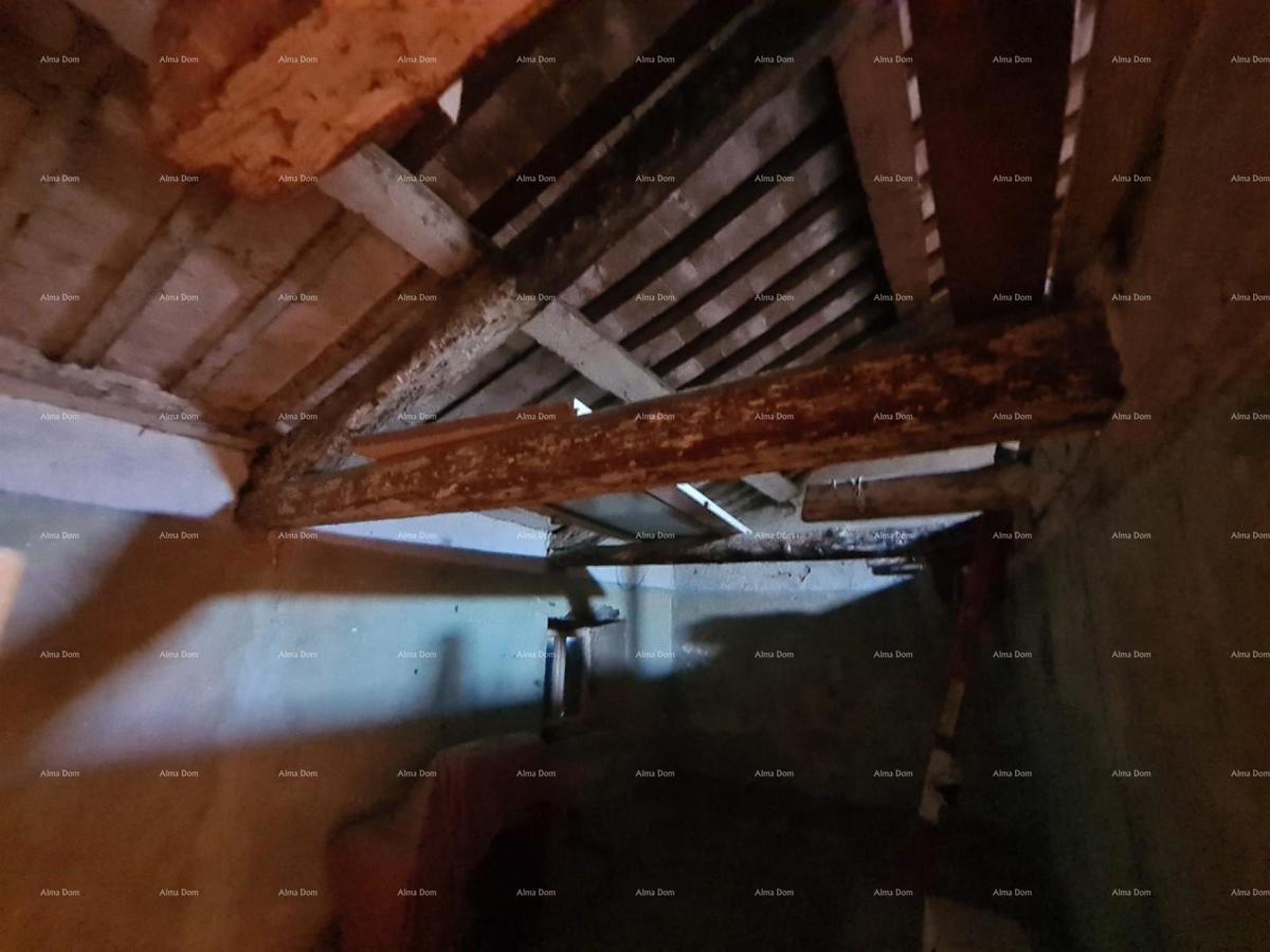 Umag, okolica - avtohtona hiša s parcelo!