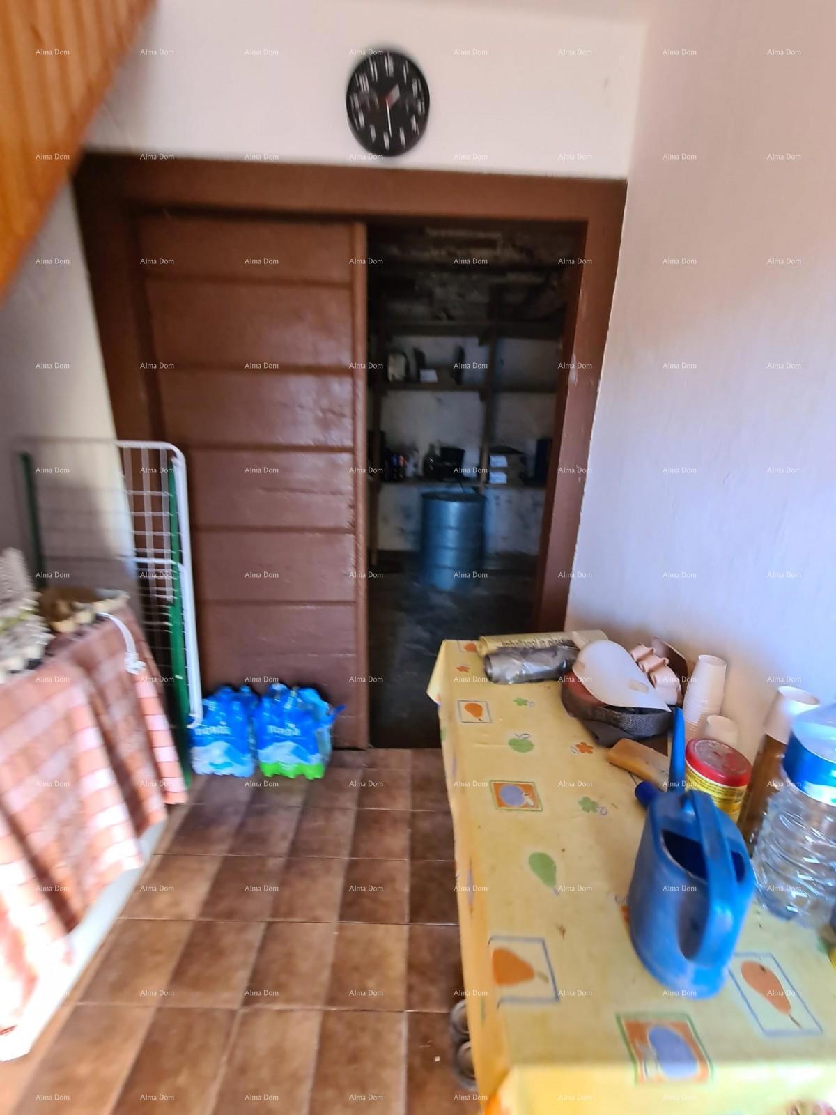 Umag, okolica - avtohtona hiša s parcelo!