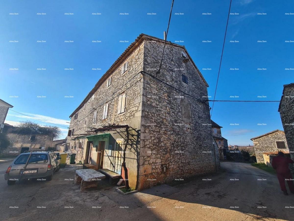 Umag, okolica - avtohtona hiša s parcelo!