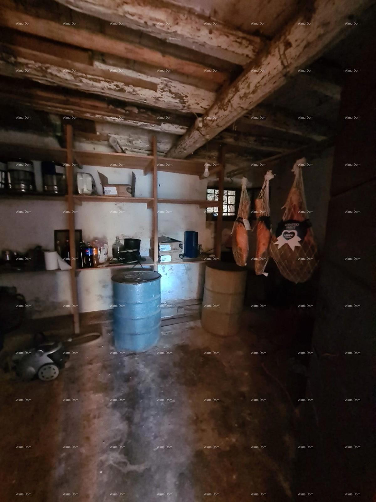 Umag, okolica - avtohtona hiša s parcelo!