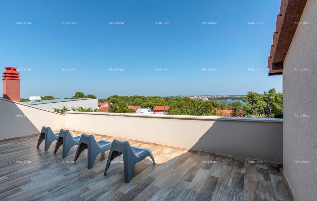 Premantura, samostoječa hiša s 5 spalnic. Bližina morja.