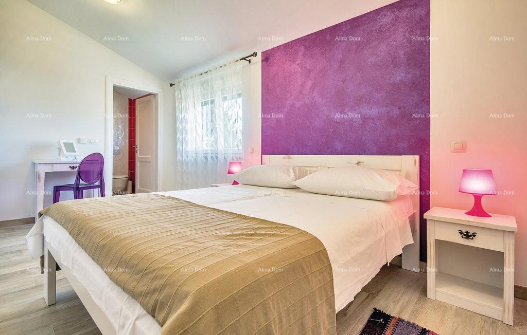 Premantura, samostoječa hiša s 5 spalnic. Bližina morja.