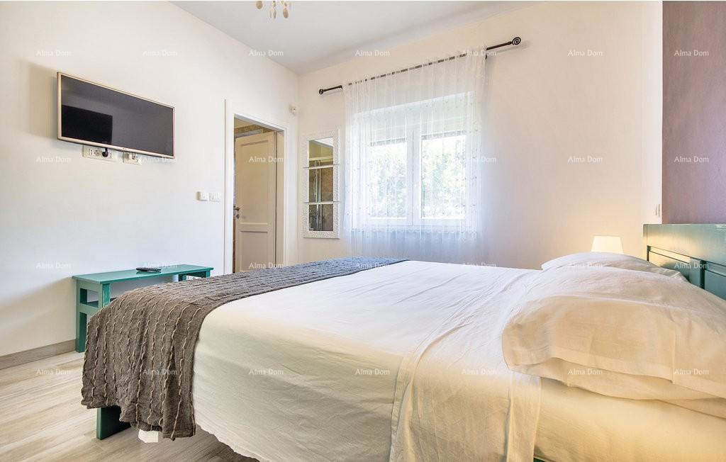 Premantura, samostoječa hiša s 5 spalnic. Bližina morja.