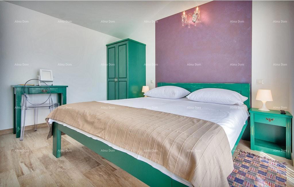 Premantura, samostoječa hiša s 5 spalnic. Bližina morja.