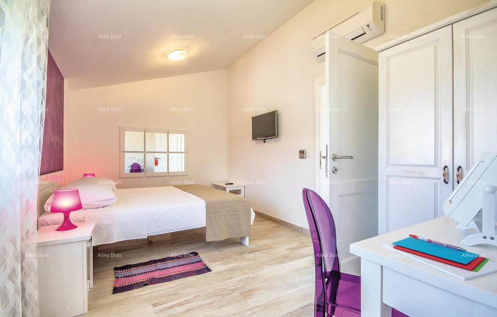 Premantura, samostoječa hiša s 5 spalnic. Bližina morja.