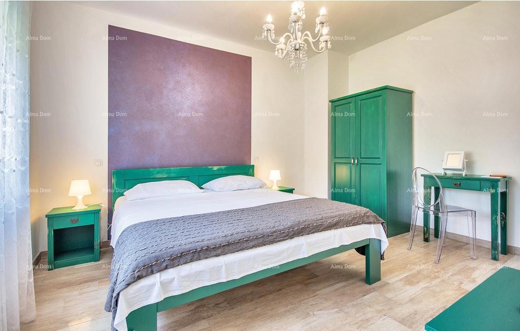 Premantura, samostoječa hiša s 5 spalnic. Bližina morja.