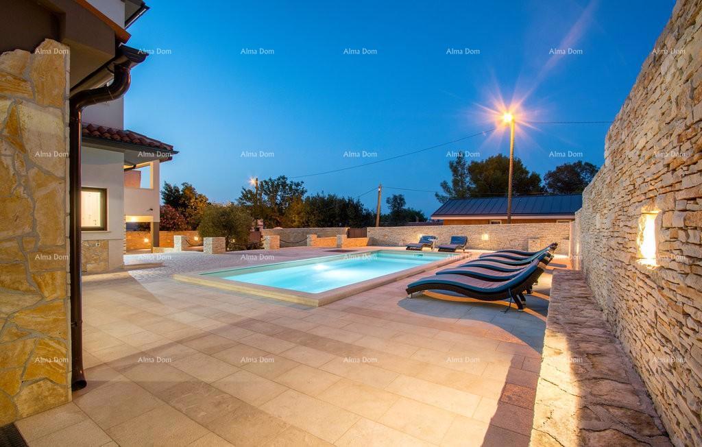 Premantura, samostoječa hiša s 5 spalnic. Bližina morja.