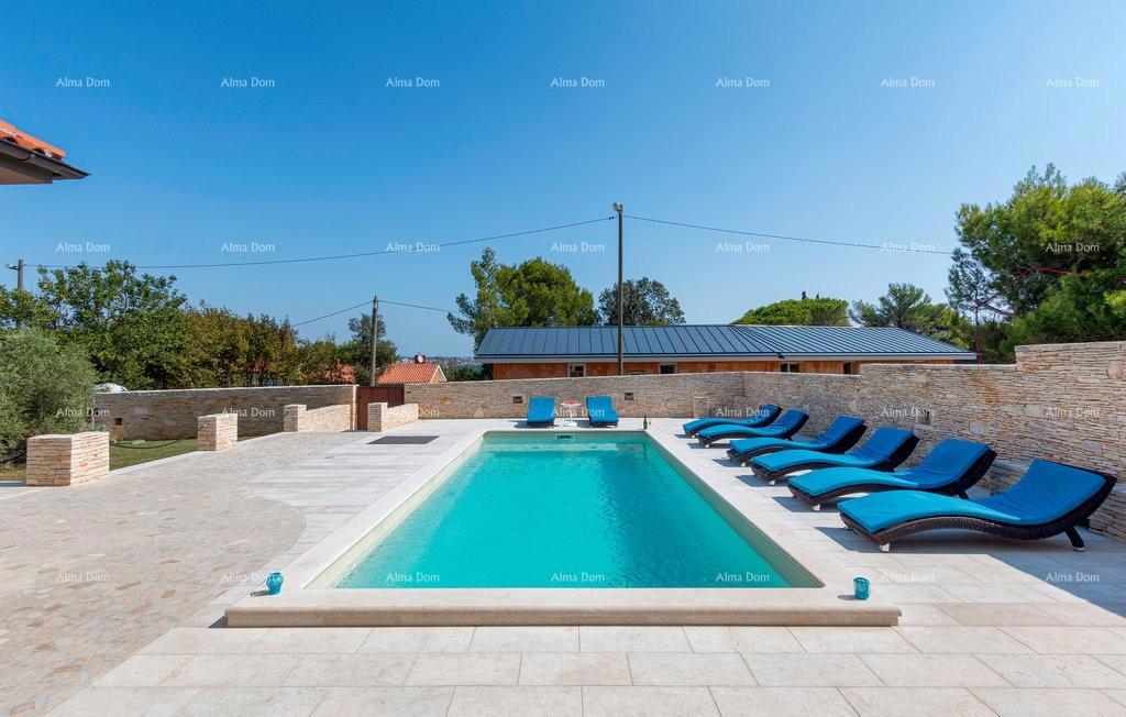 Premantura, samostoječa hiša s 5 spalnic. Bližina morja.