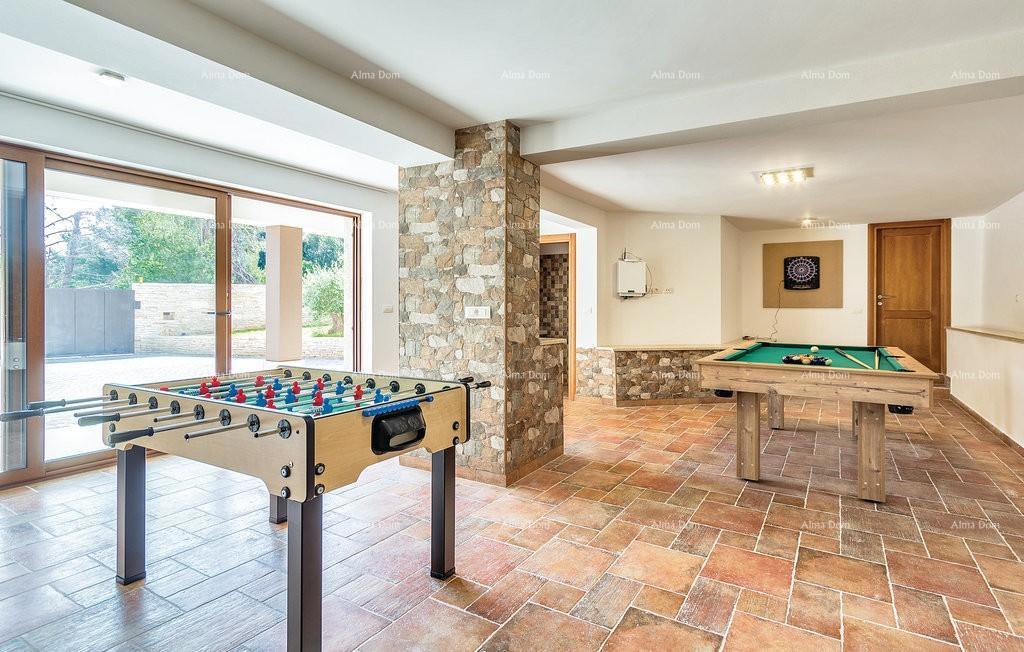 Premantura, samostoječa hiša s 5 spalnic. Bližina morja.