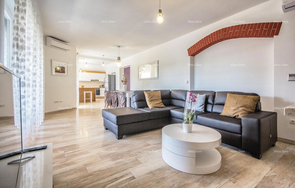 Premantura, samostoječa hiša s 5 spalnic. Bližina morja.